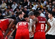 乐动体育登录-哈尔滨男篮深夜突围，全队表现出色