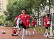 乐动体育官方入口-东方足球联赛角逐激烈，球队奋力拼搏的简单介绍