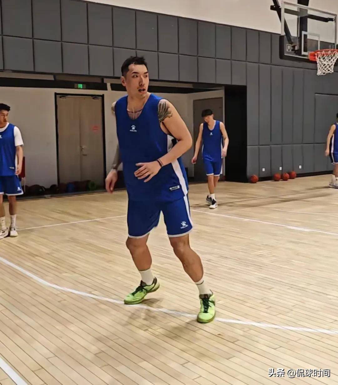 山东男篮备战对抗福建队，全队精神抖擞的简单介绍