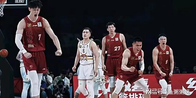 北京男篮对阵大连队，全队备战意志坚定(北京男篮对阵大连队,全队备战意志坚定不移)